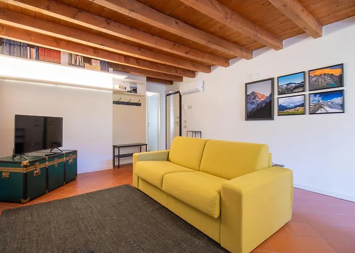 Duomo View - 200 Meters From Subway Apartment