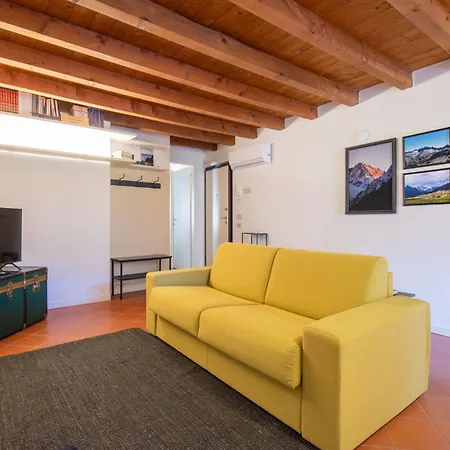 Duomo View - 200 Meters From Subway Appartamento